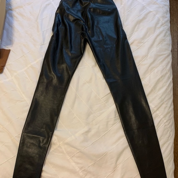 ARITZIA Wilfred free Daria Faux leather legging - Picture 5 of 7